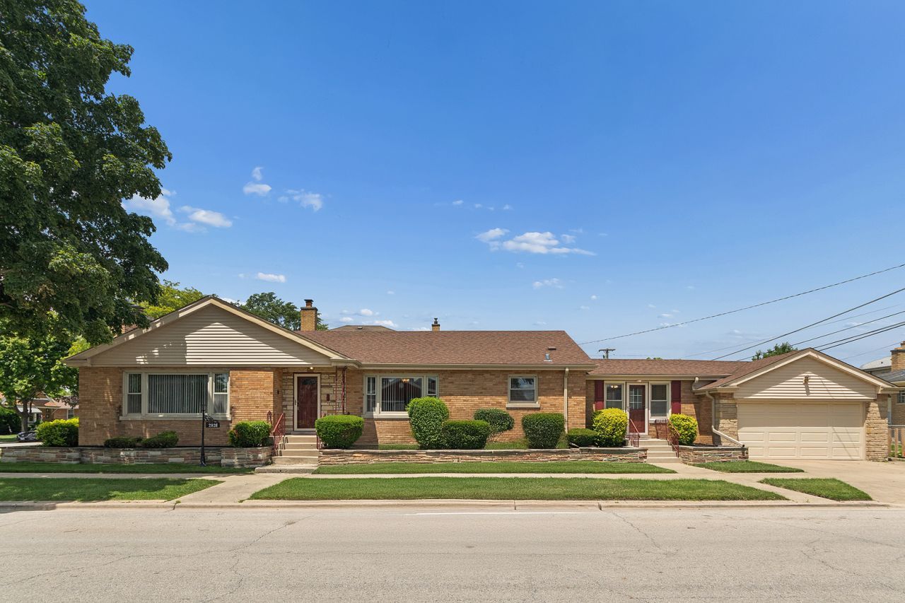 2928 W 92nd Street, Evergreen Park, IL 60805 Main Photo