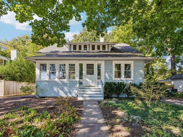 217 Prairie Avenue , Libertyville, IL 60048