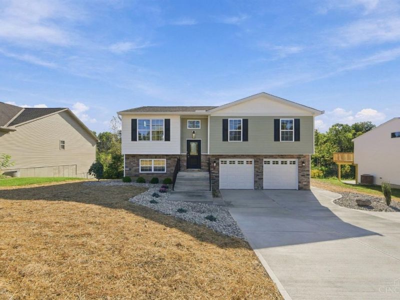 1099 Compton Road, Springfield Township, OH 45231 Photo 2