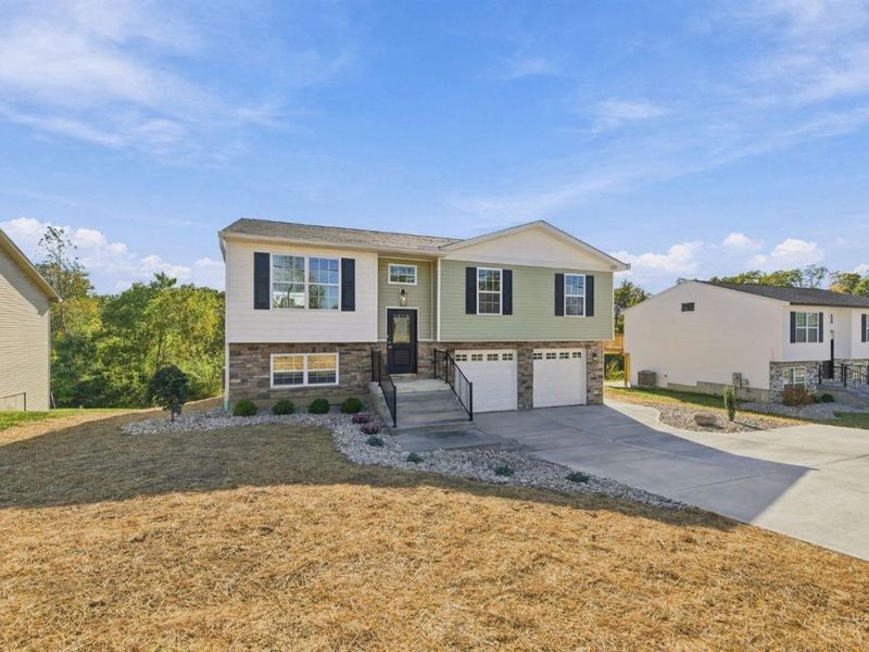 1099 Compton Road, Springfield Township, OH 45231 Photo 3
