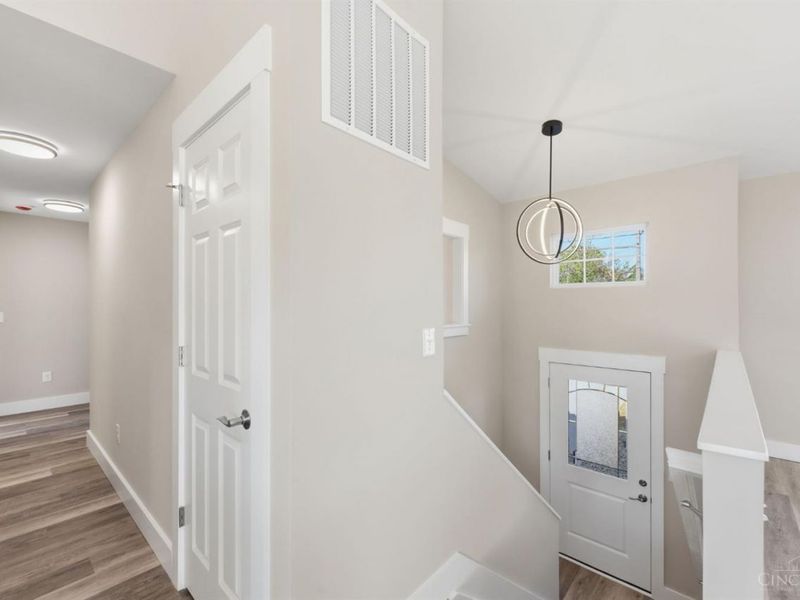 1099 Compton Road, Springfield Township, OH 45231 Photo 4