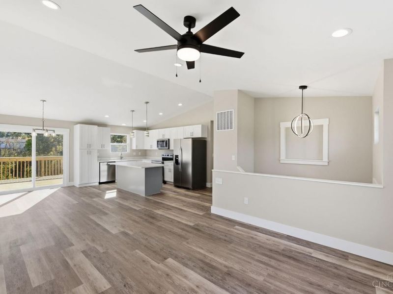 1099 Compton Road, Springfield Township, OH 45231 Photo 6