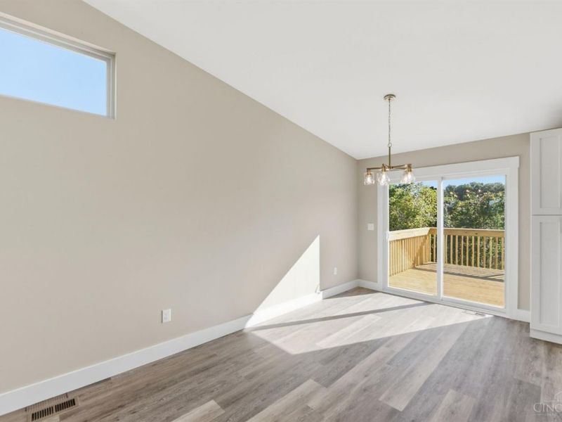 1099 Compton Road, Springfield Township, OH 45231 Photo 9