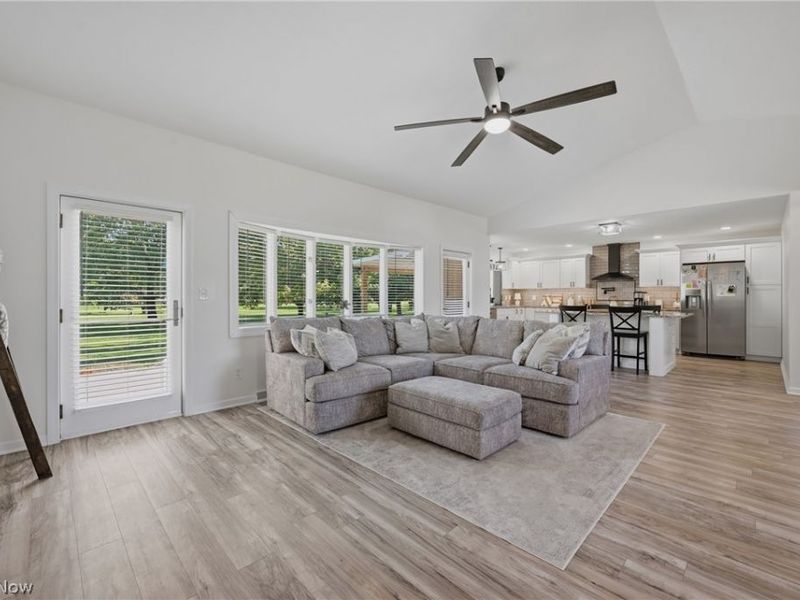 1055 Colonial Drive, Salem, OH 44460 Photo 12
