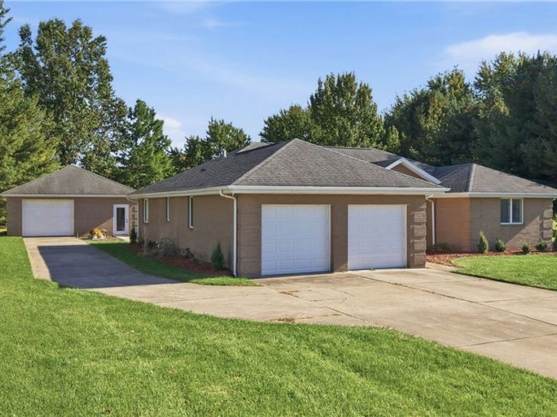1055 Colonial Drive, Salem, OH 44460 Photo 3
