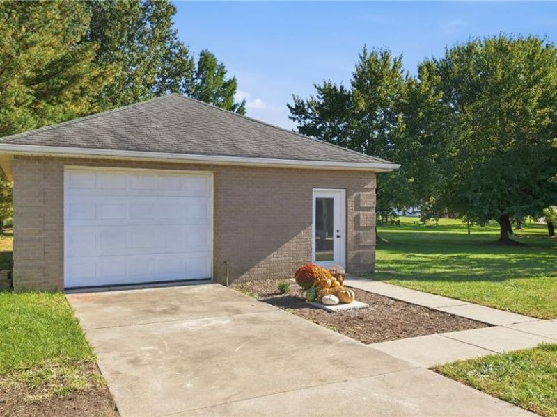 1055 Colonial Drive, Salem, OH 44460 Photo 4
