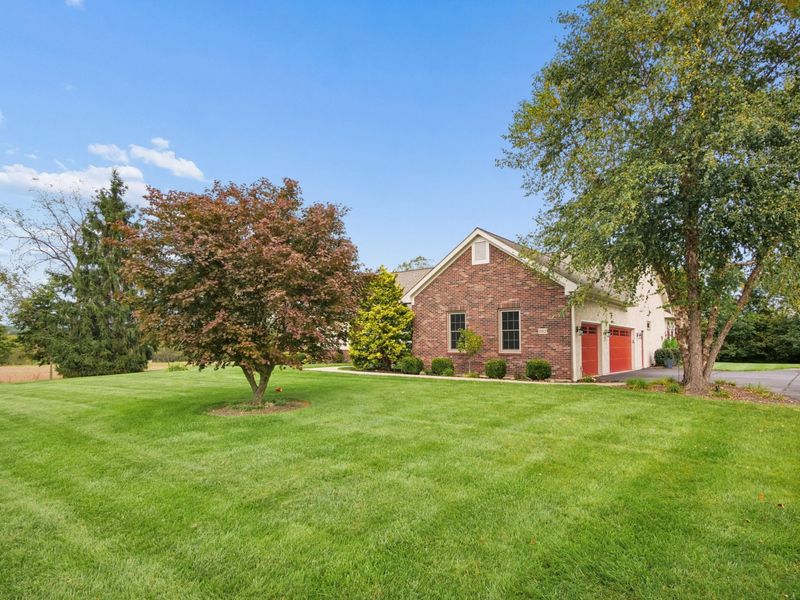 1982 Wilshire Lane NW, Lancaster, OH 43130 Photo 3