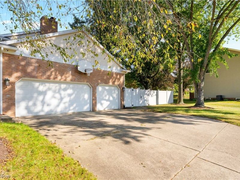 6945 Ponteberry Street NW, Canton, OH 44718 Photo 2