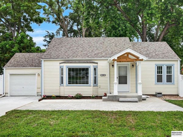 7205 Minne Lusa Boulevard, Omaha, NE 68112