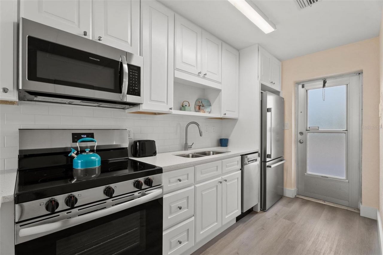 5830 Midnight Pass Road , Unit 8, Sarasota, FL 34242 Photo