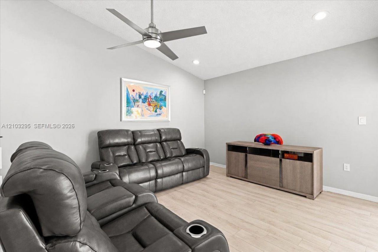 1010 NW 125th Ave , Sunrise, FL 33323 Photo