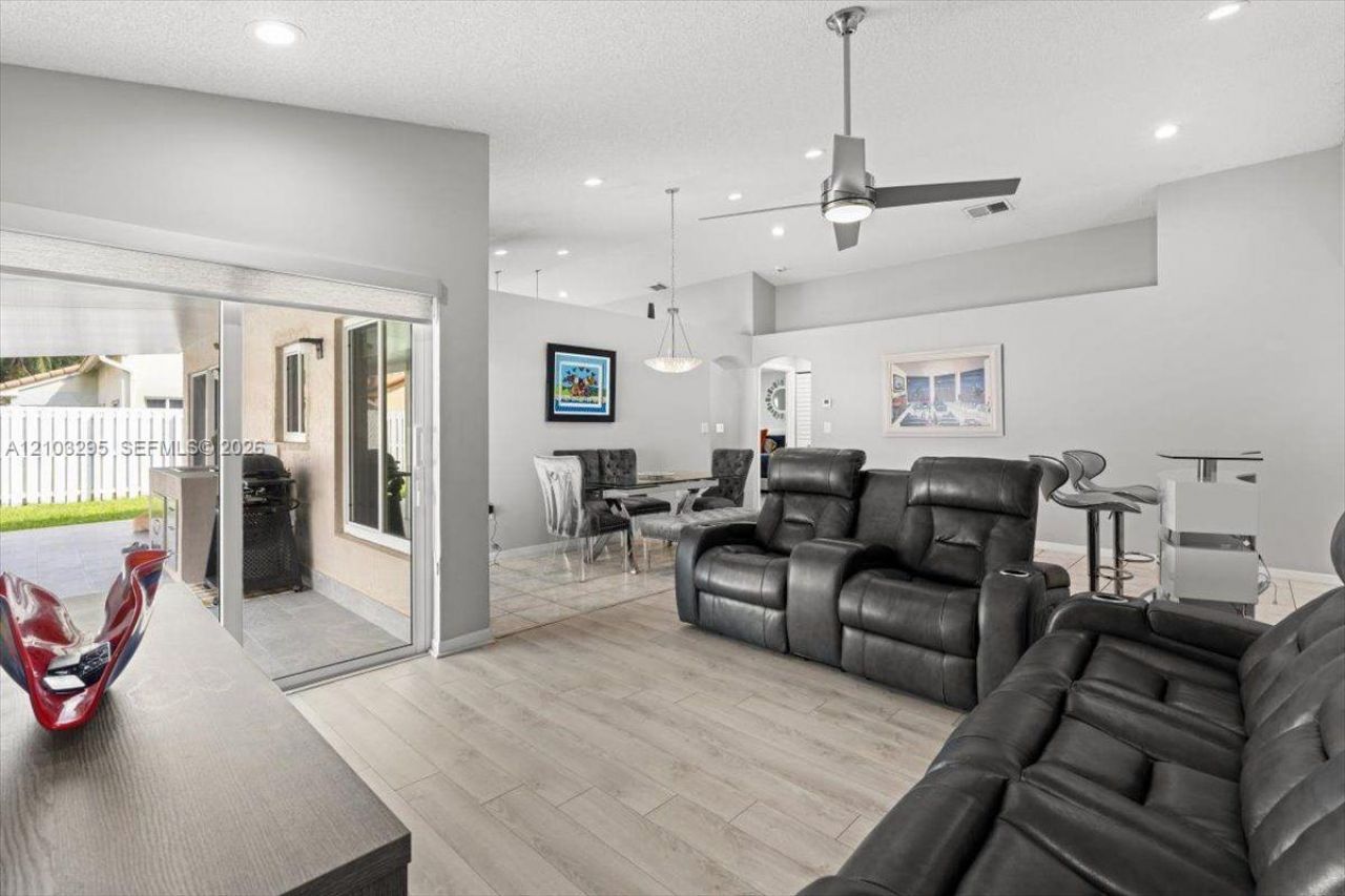 1010 NW 125th Ave , Sunrise, FL 33323 Photo