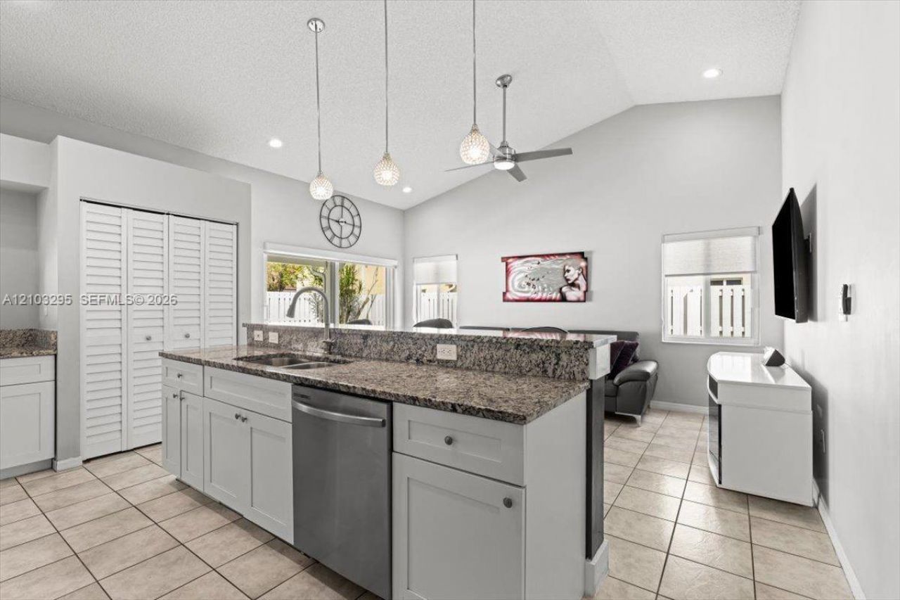 1010 NW 125th Ave , Sunrise, FL 33323 Photo