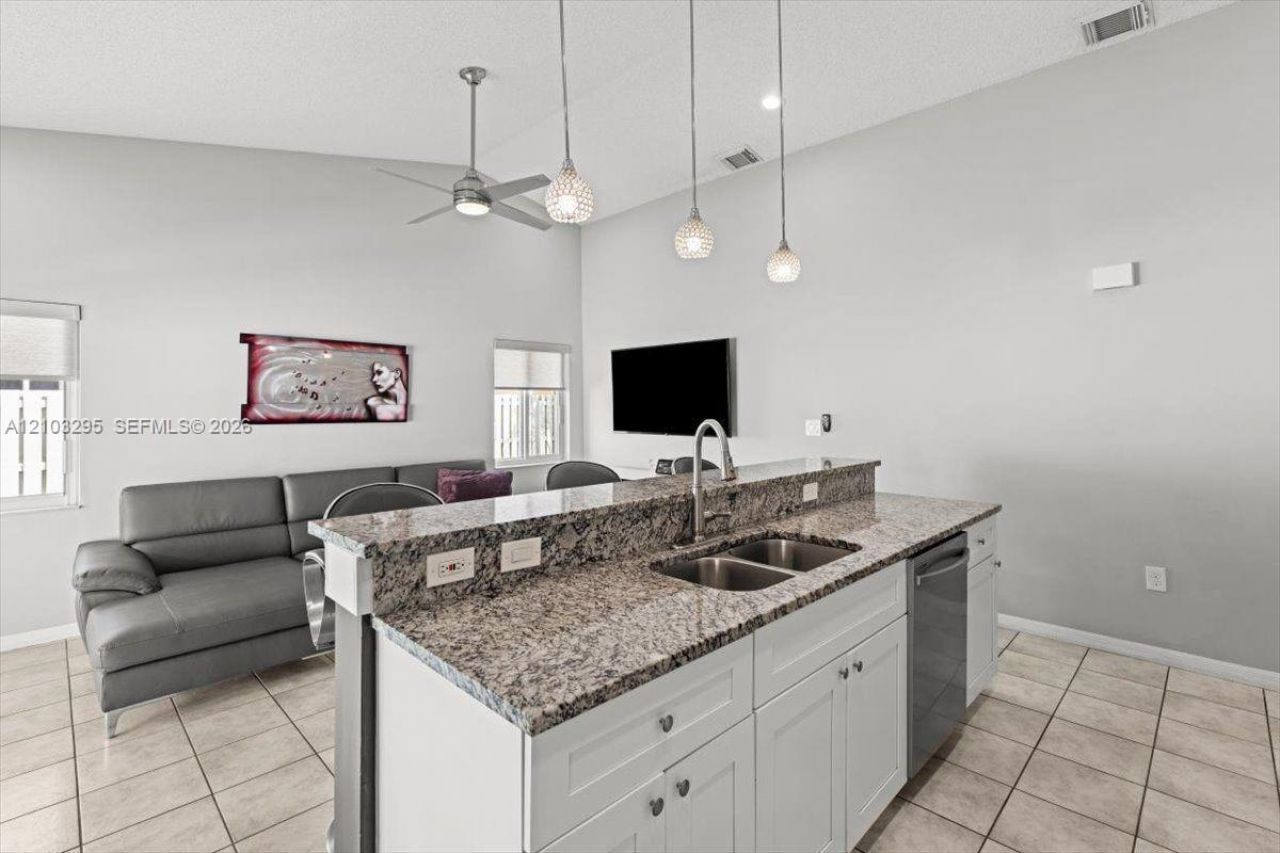 1010 NW 125th Ave , Sunrise, FL 33323 Photo
