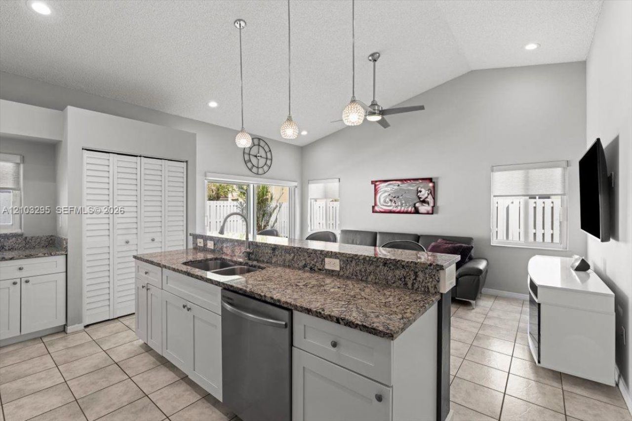 1010 NW 125th Ave , Sunrise, FL 33323 Photo