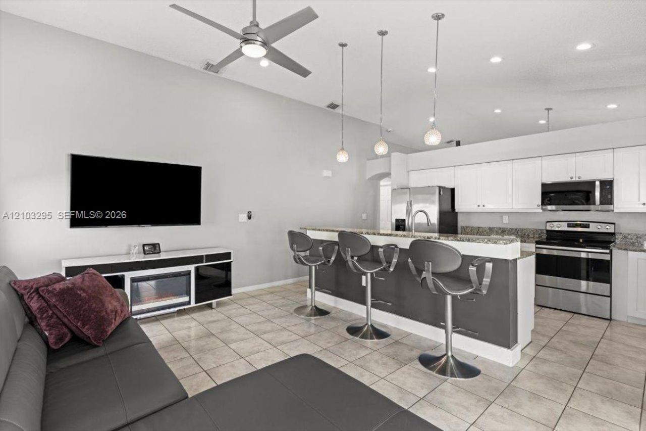 1010 NW 125th Ave , Sunrise, FL 33323 Photo