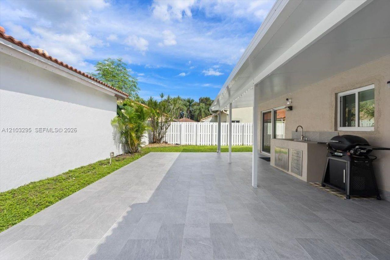 1010 NW 125th Ave , Sunrise, FL 33323 Photo
