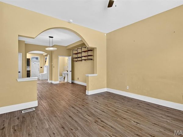 3438 Dunnica Avenue , St Louis, MO 63118