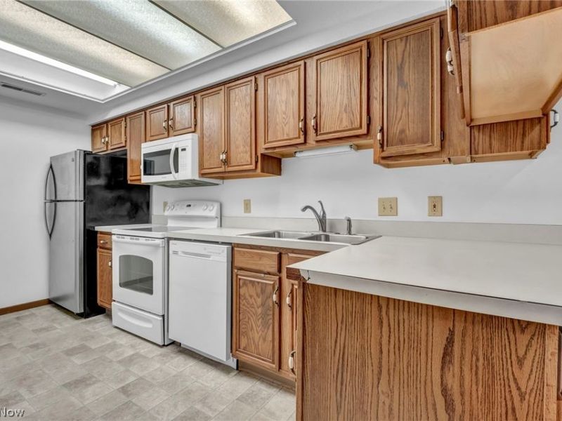 7780 Brittanny Drive NE, North Canton, OH 44720 Photo 9