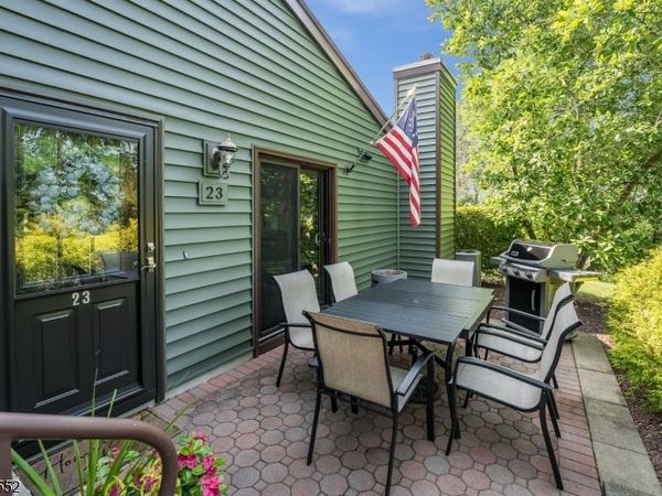 23 Highland Cir, Clinton, NJ 08801