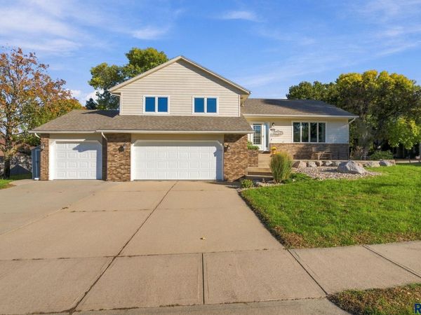 3304 E Marson Dr, Sioux Falls, SD 57103