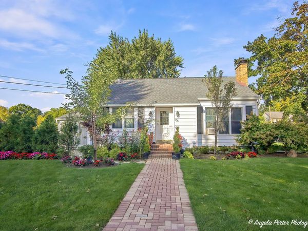 906 Ridge Avenue , Mundelein, IL 60060