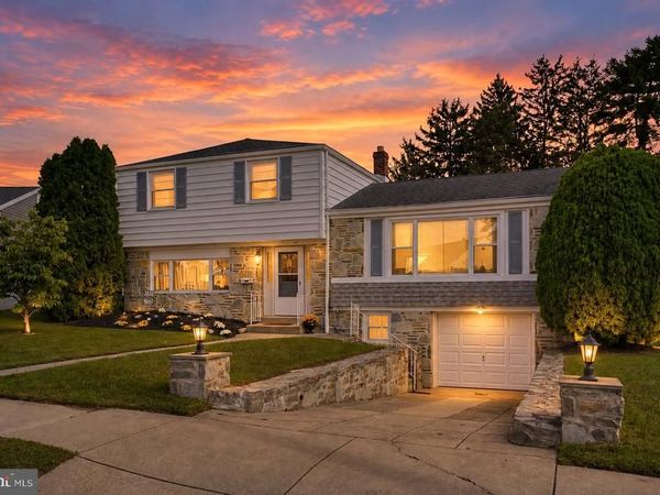 817 RENNARD CIRCLE , PHILADELPHIA, PA 19116