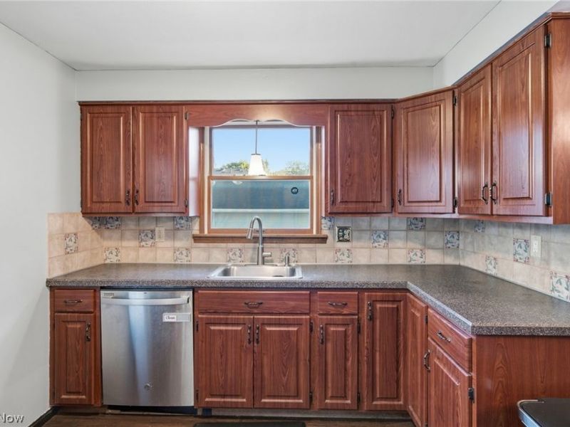 16420 Parklawn Avenue, Middleburg Heights, OH 44130 Photo 12