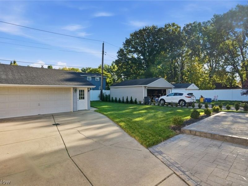 16420 Parklawn Avenue, Middleburg Heights, OH 44130 Photo 46