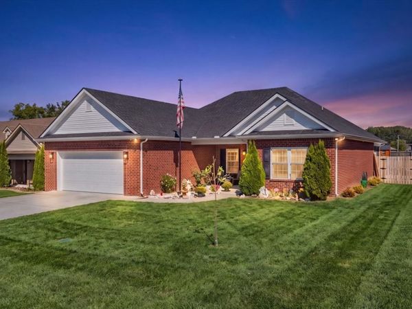 252 Spring Breeze Dr , Tullahoma, TN 37388