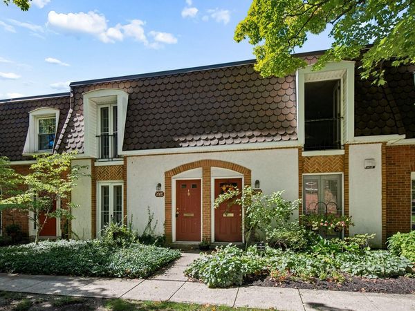 2885 Chateau Circle S, Upper Arlington, OH 43221