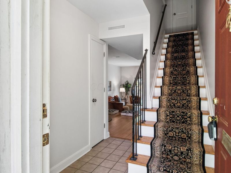 2885 Chateau Circle S, Upper Arlington, OH 43221 Photo 3