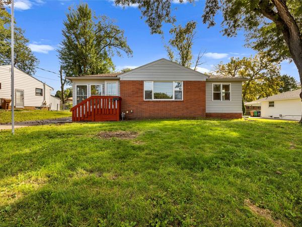 7216 Monroe Court, Urbandale, IA 50322