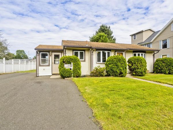 956 Granby Rd, Chicopee, MA 01020