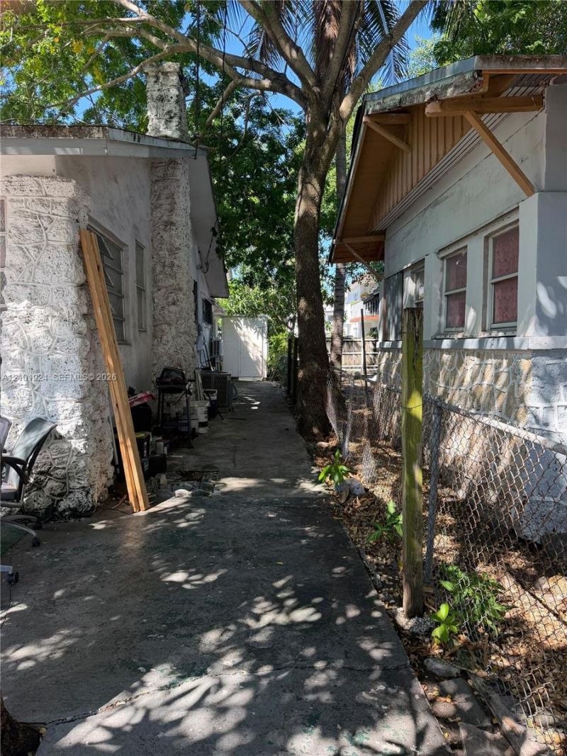 320 NW 11th Ave , Miami, FL 33128 Photo