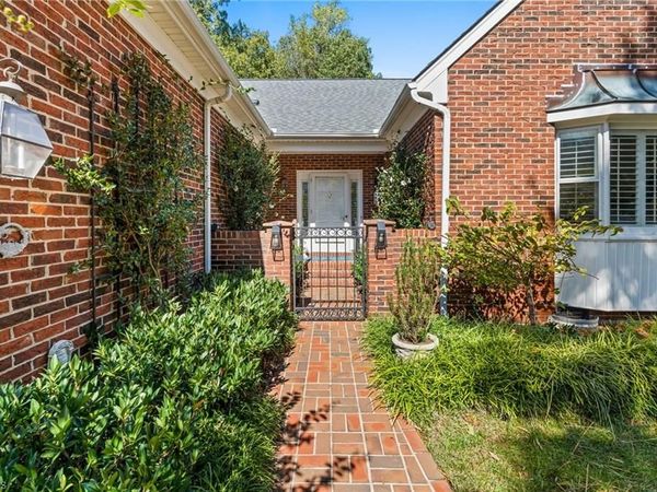 1823 Country Club Drive , High Point, NC 27262