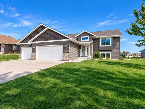233 Oak Drive, Eagle Lake, MN 56024