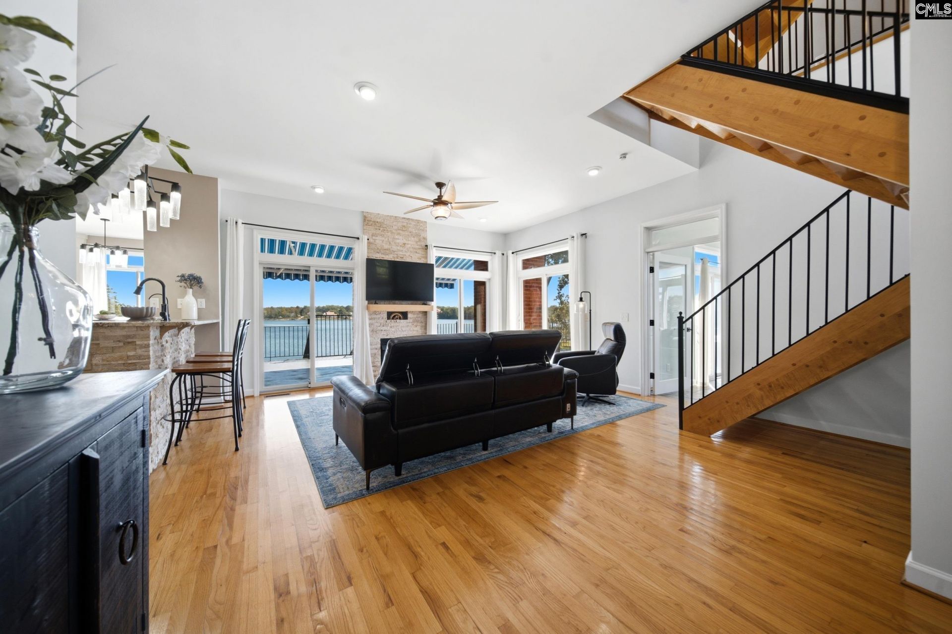 1065 Amick Drive Photo 4