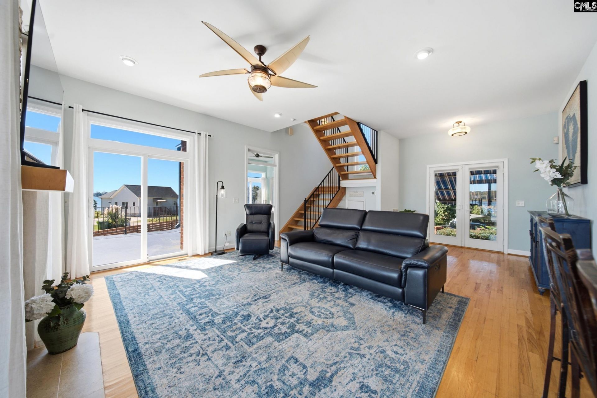 1065 Amick Drive Photo 6