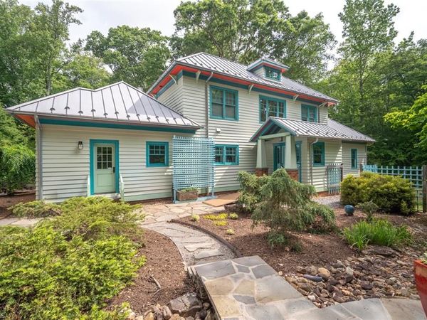 6101 Four Oaks Court , Summerfield, NC 27358