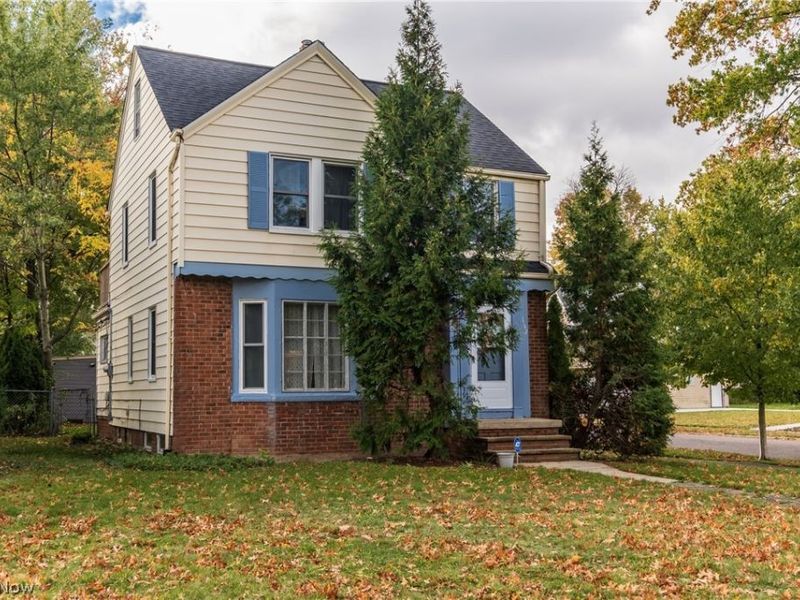 3742 Silsby Road, University Heights, OH 44118 Photo 2