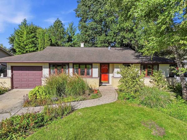 540 Edgewood Lane , Elk Grove Village, IL 60007