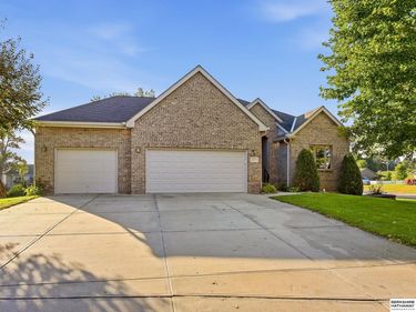 19515 Lakeside Circle, Plattsmouth, NE 68048
