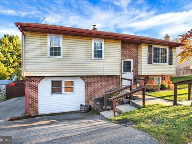 104 PEAR STREET, MOHNTON, PA 19540