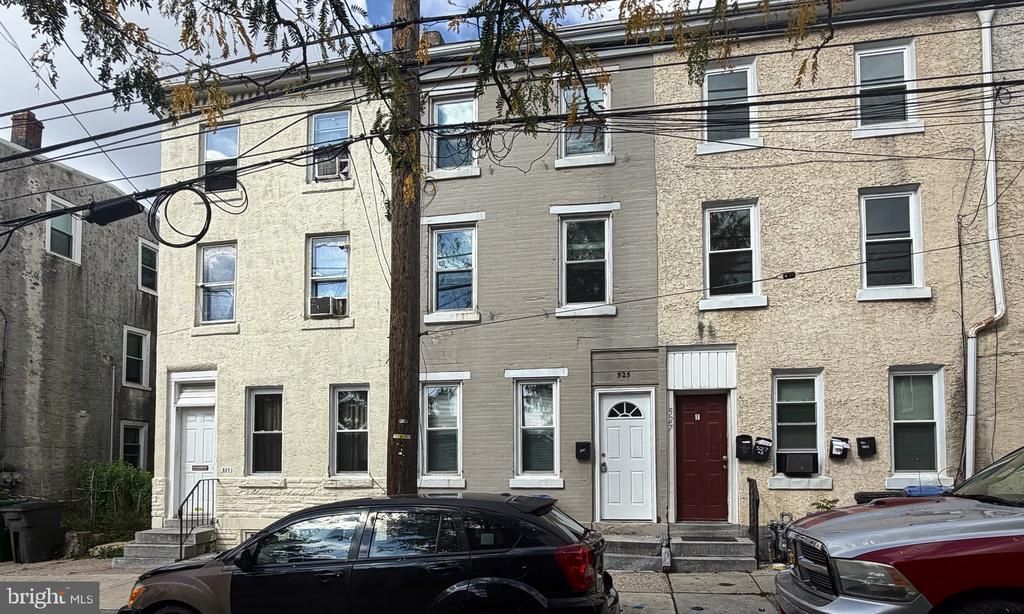 525 GREEN STREET , NORRISTOWN, PA 19401