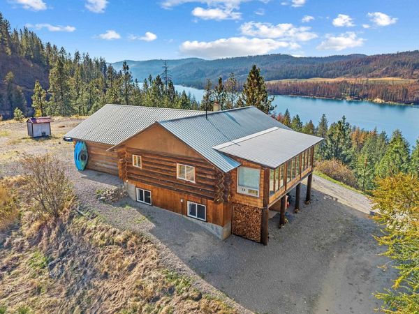 3885 S 395 Hwy, Gifford, WA 99131