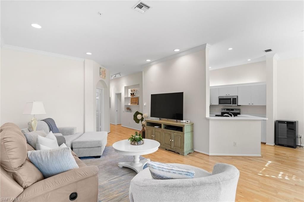 400 L Ambiance Cir , Unit 204, Naples, FL 34108 Photo