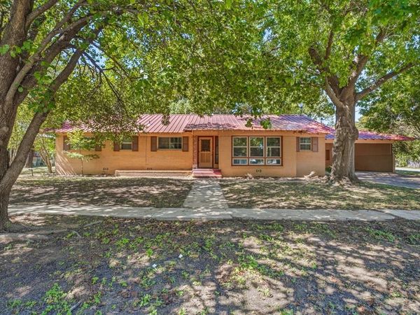 608 S Austin Street, De Leon, TX 76444