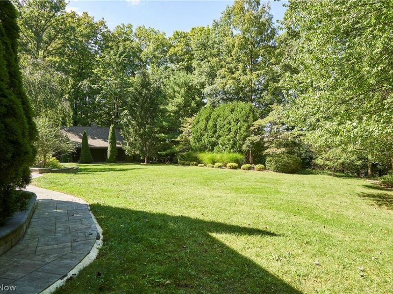 2593 Revere Drive, Bath, OH 44333 Photo 12