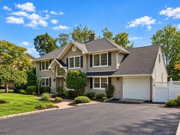 64 Spring Valley Rd, Paramus, NJ 07652